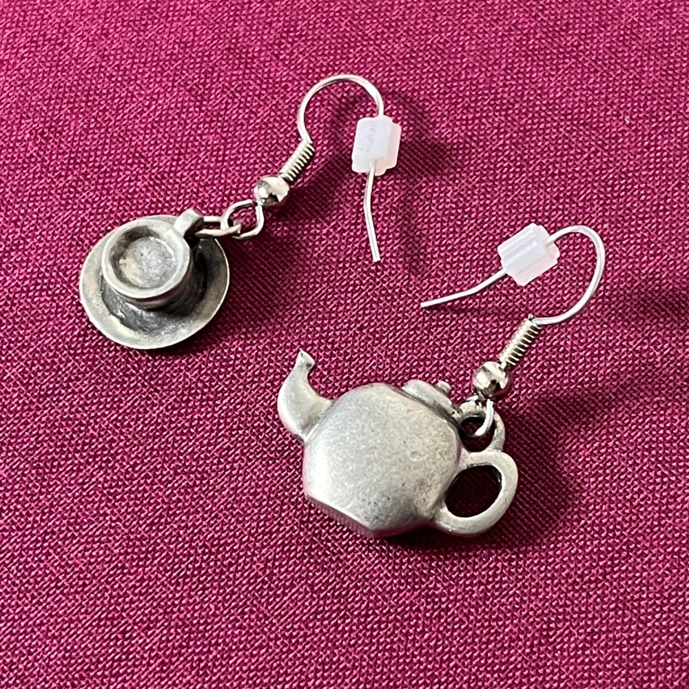 Pewter‎ Vintage 1990 Whimsical Tea Time Teacup and Teapot Dangle Earrings Signed